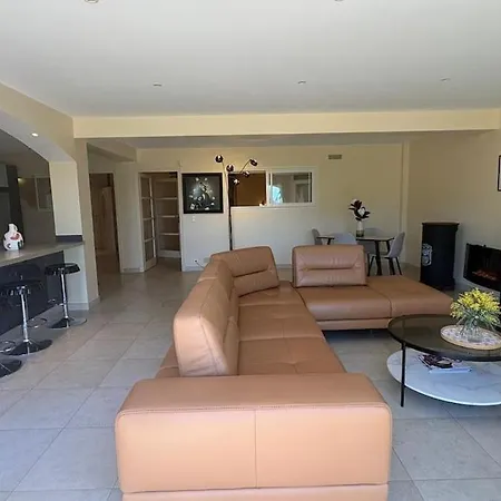 Dom wakacyjny Rez De Jardin Dans Calme 100 M2 *