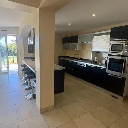 Rez De Jardin Dans Calme 100 M2 Holiday home *